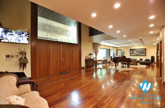 A stunning 4 bedroom villa for rent in Tay ho, Hanoi